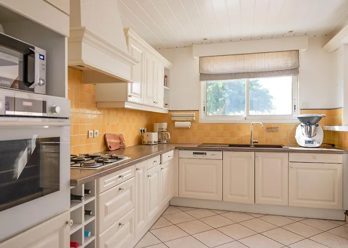 Tres Belle Maison Avec Exterieur - Quartier - 4 8 Personnes *